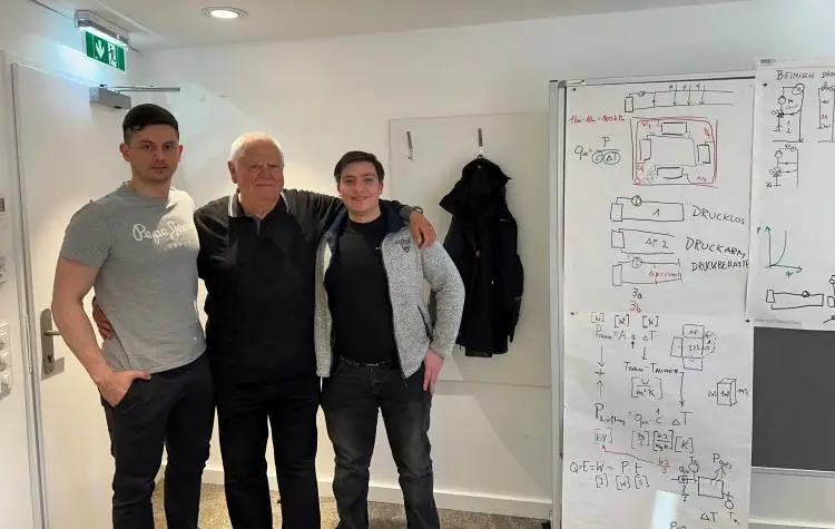 Ali und Peter mit Prof. DI Roiger